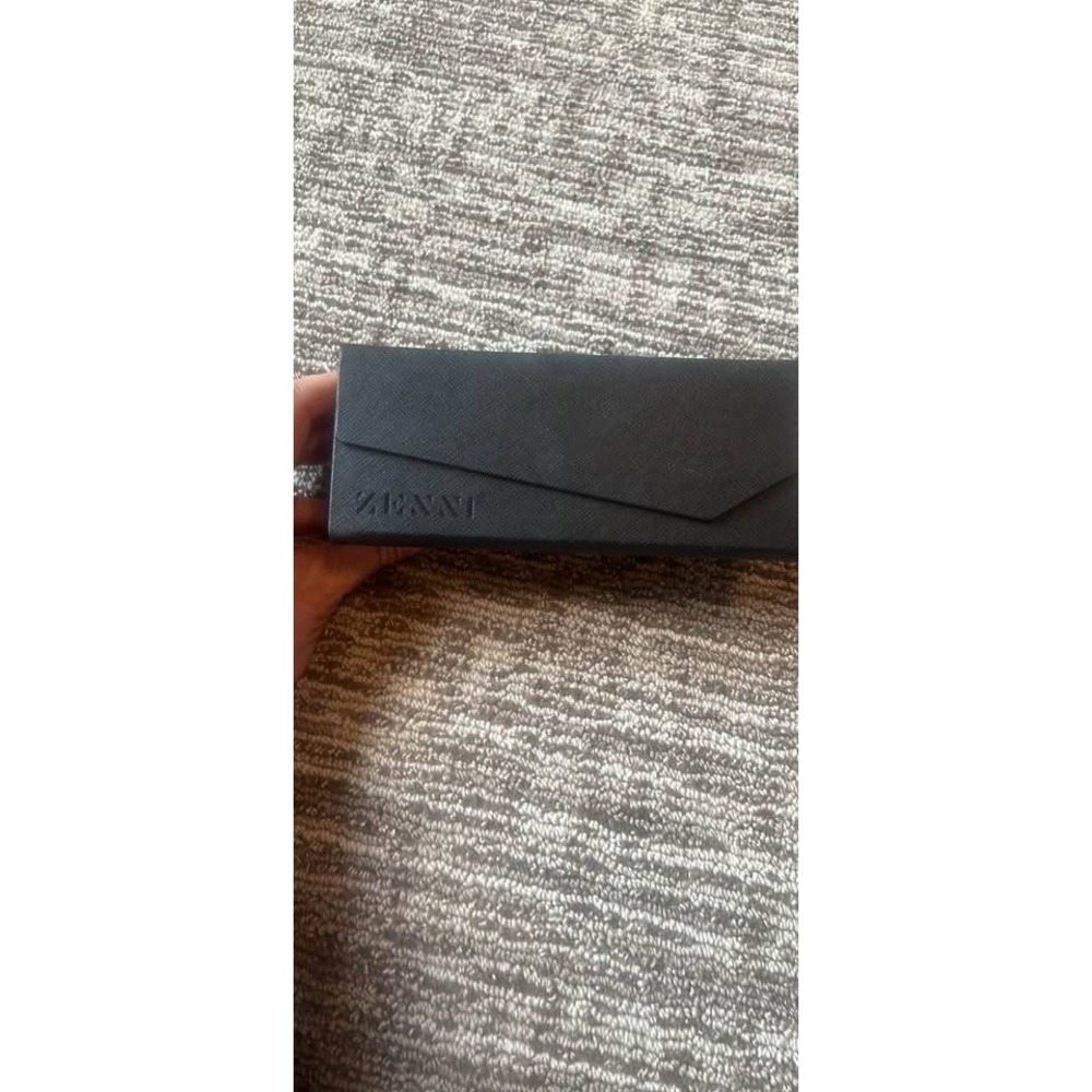 Zenni‎ Optical Black Foldable Hard Shell Eyeglass Case Magnetic Closure Sleek